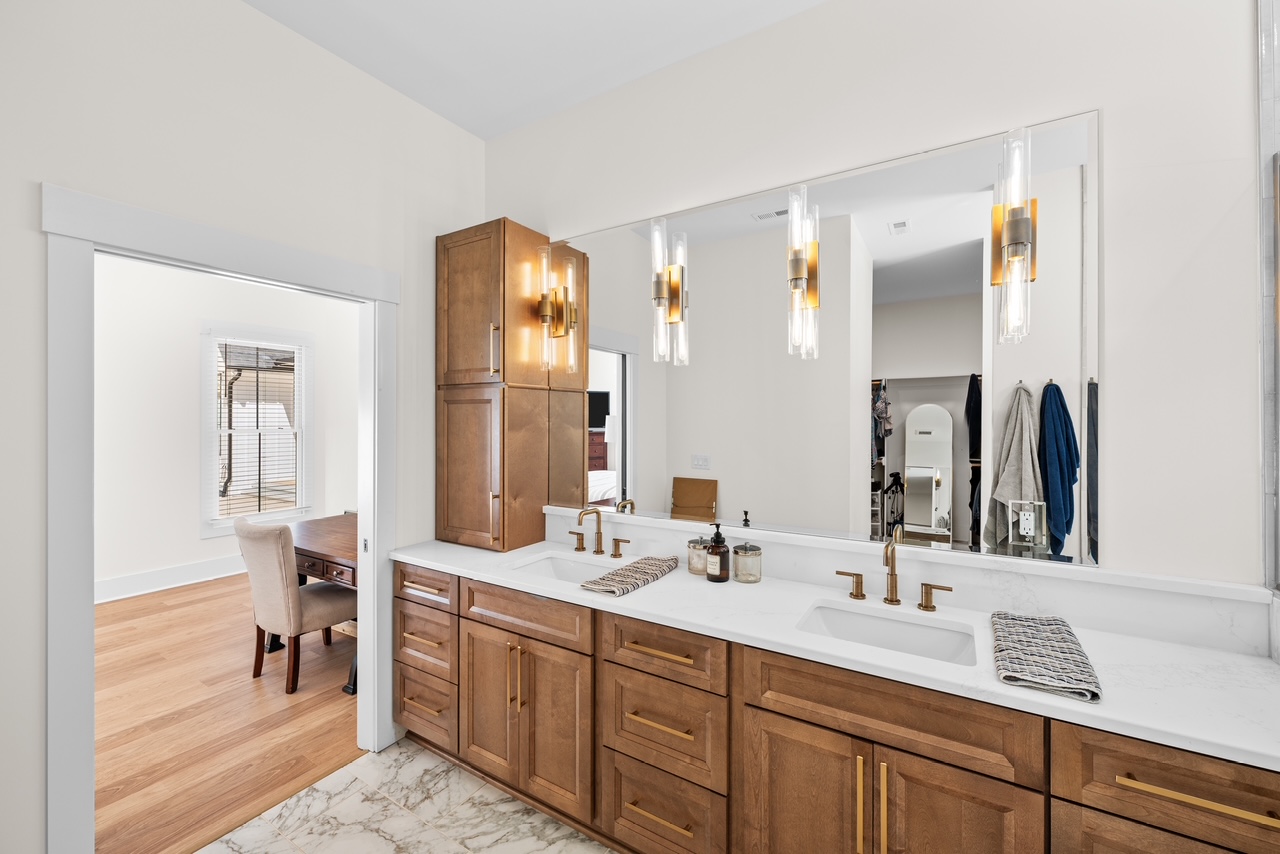 bathroom cabinets 