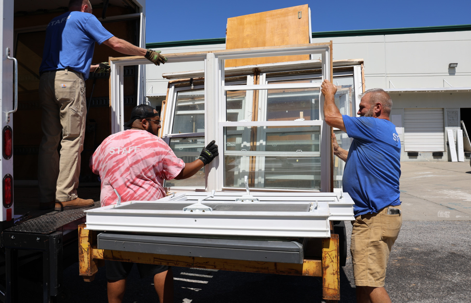 ReStore team unloading windows