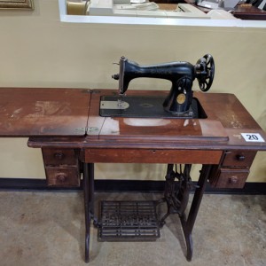 20_Sewing table